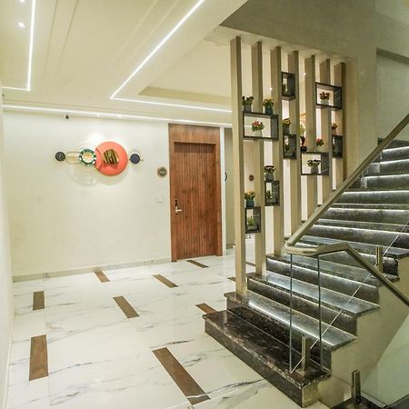 Familia Hotel And Banquets Lucknow Dış mekan fotoğraf