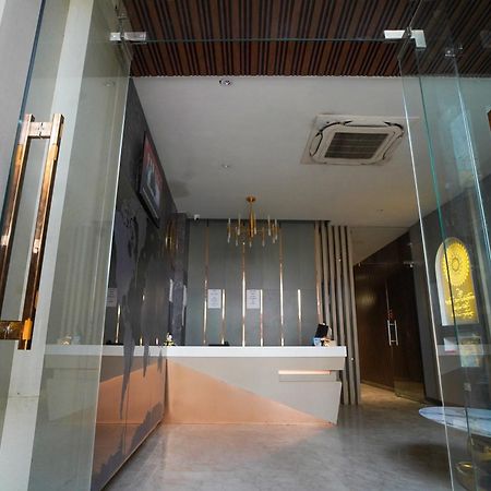 Familia Hotel And Banquets Lucknow Dış mekan fotoğraf