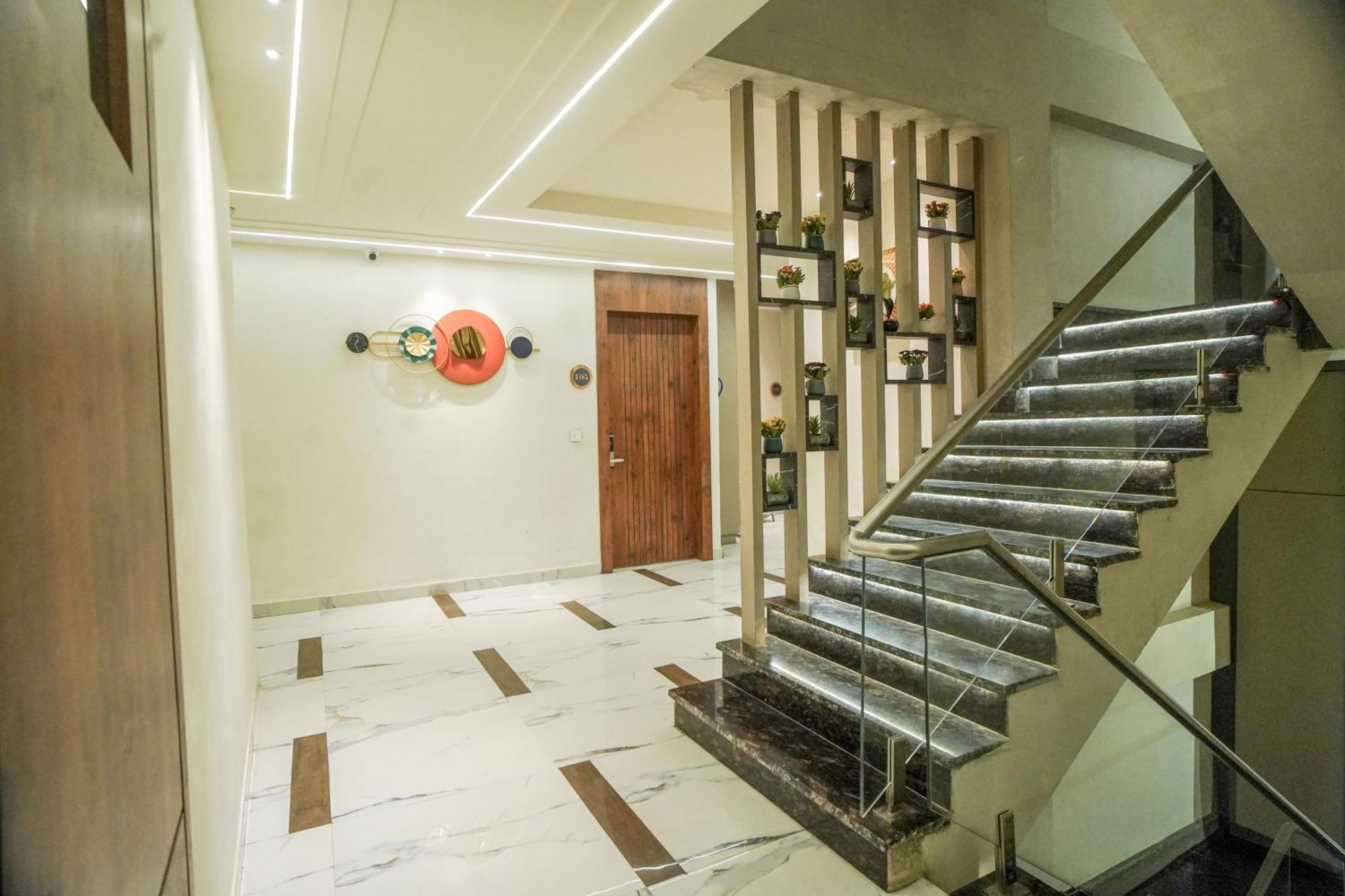 Familia Hotel And Banquets Lucknow Dış mekan fotoğraf