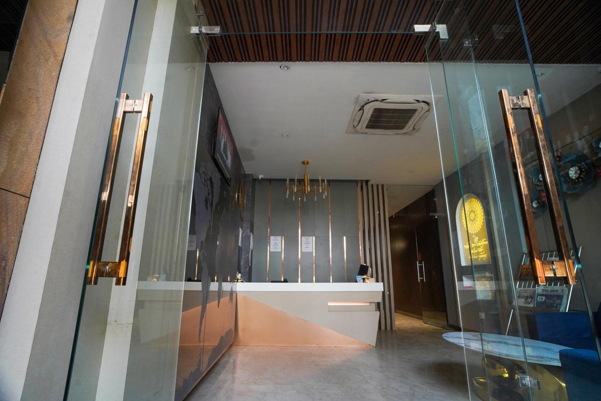 Familia Hotel And Banquets Lucknow Dış mekan fotoğraf