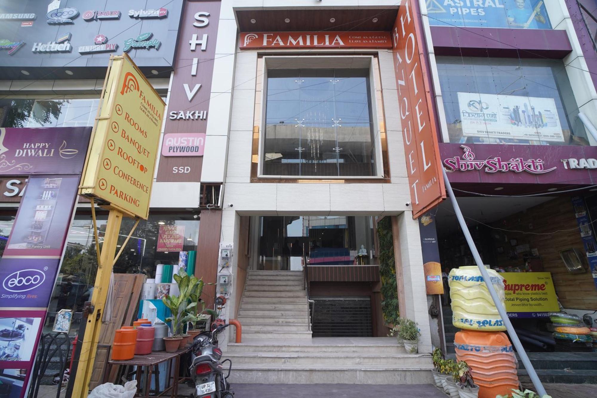 Familia Hotel And Banquets Lucknow Dış mekan fotoğraf