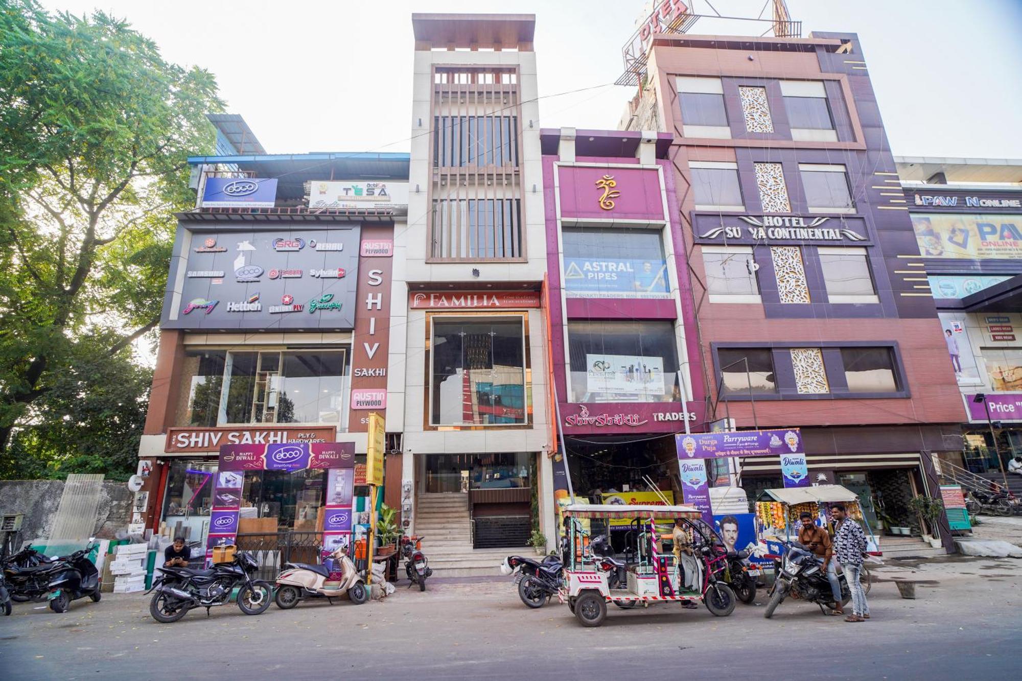 Familia Hotel And Banquets Lucknow Dış mekan fotoğraf